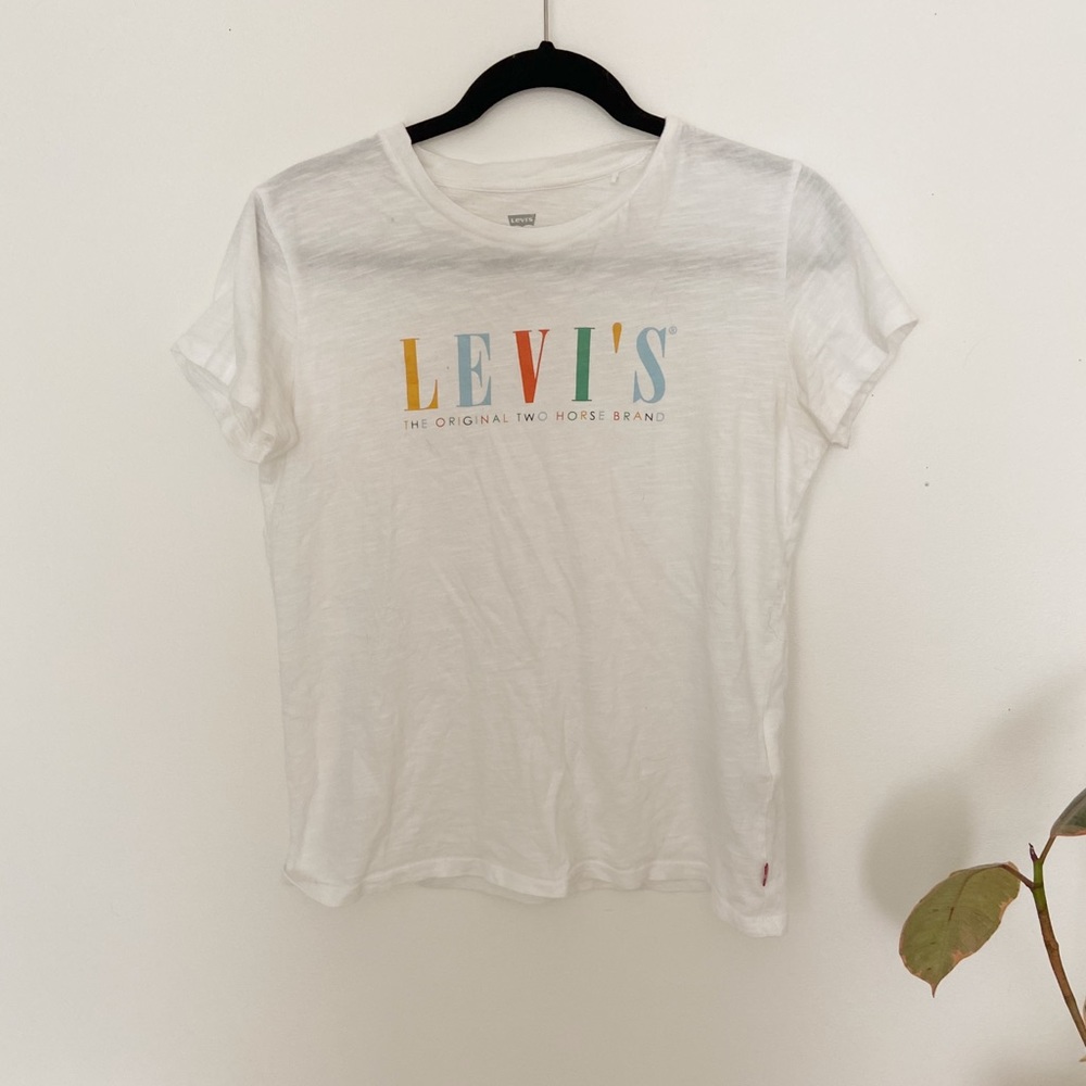 Sold // Levis tee